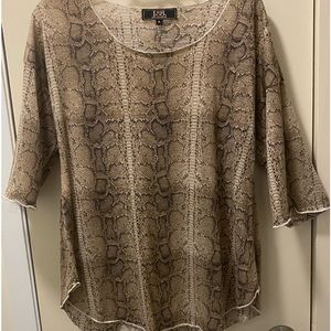 Lightweight Snakeprint pullover blouse.